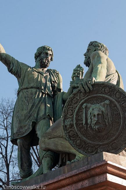 Опис і історія пам'ятника Мініну і Пожарському на червоній площі