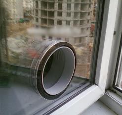Hole în geamuri duble pentru aer condiționat mobil