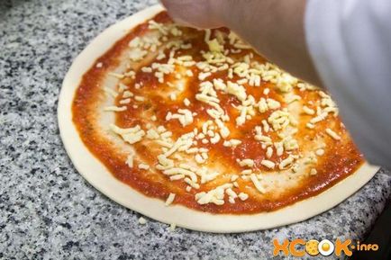 Pizza tonhallal - egy recept, hogyan kell főzni olasz paradicsom