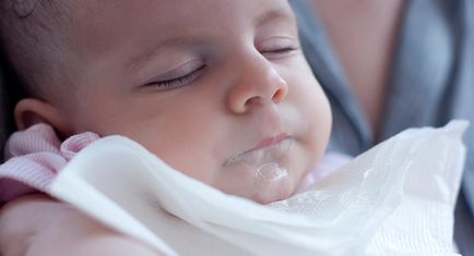 Hiccups sau regurgitare în nou-născuți după hrănire