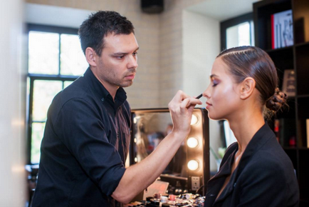 Activitatea de promovare a artistului de make-up în instagram sau profesionalism