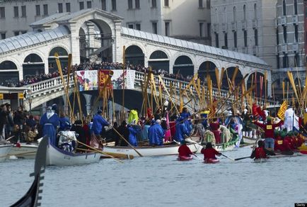 Ru în timp ce se pregătesc pentru carnavalul din Veneția - terraoko - lumea cu ochii tăi