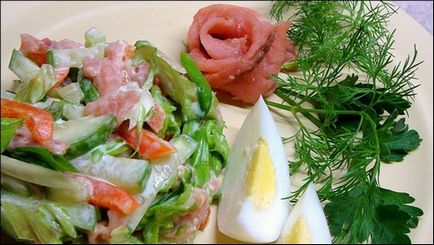 Salata cu somon roz afumat - mâncăruri festive rafinate