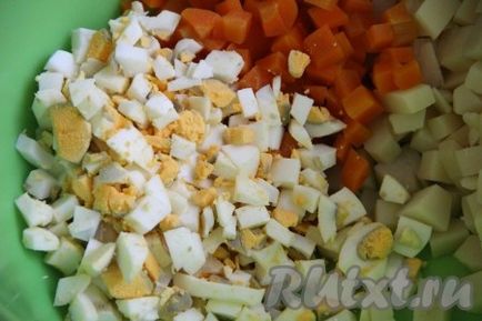 Салат з рибою гарячого копчення і картоплею - рецепт з фото