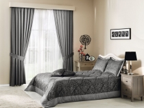 Perdele și lenjerii de pat pentru dormitor într-un stil modern de aceeași culoare și tesatura, știri de fotografie