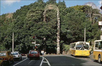 A kőből készült szobrok szobrász Chris Booth (Chris stand), Új-Zéland - útikalauz