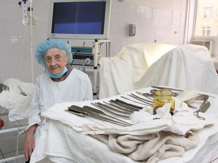 Найстаріший хірургУкаіни 90-річна алла Льовушкіна проводить до ста операцій в рік - суспільство