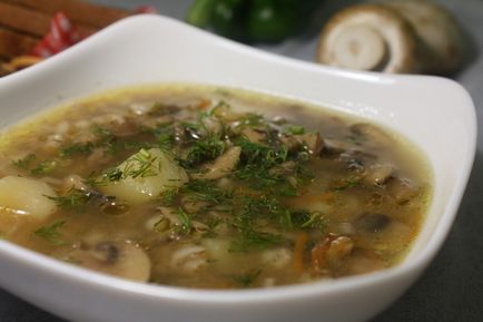 Суп з солоних грибів - оригінальний і легкий
