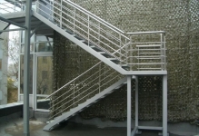 Вуличні сходи з металу на другий поверх, фото залізних для дачі