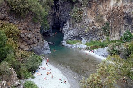 Ущелина алькантара - казковий каньйон Сицилії