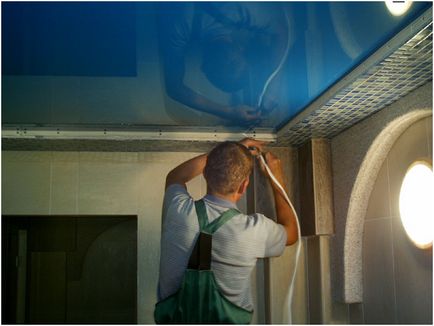 Instalarea plafoanelor întinse în bucătărie - secretele constructorului