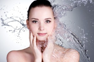 Hidratarea pielii este o condiție indispensabilă a frumuseții, tot ceea ce excită omul modern