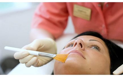 Îngrijirea pielii cu probleme ale cosmeticelor pentru față, măști, peelinguri