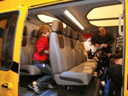 Elicopterul 525 este ca un autobuz zburător - automotor