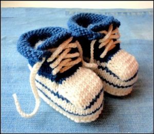 Am tricot copii cu papuci cu ace de tricotat pentru copii de la fotografii și video