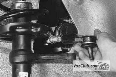 Заміна зовнішнього наконечника рульової тяги і пильовика кульового шарніра лада пріора (lada priora)