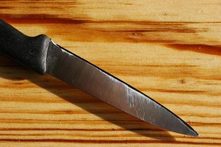 Заточення ножа до ідеальної гостроти - суто чоловіче мистецтво