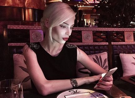 Олена Шишкова зняла нарощені вії і виклала фото без жодного натяку на макіяж