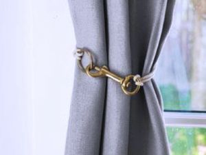 Bow Curtain