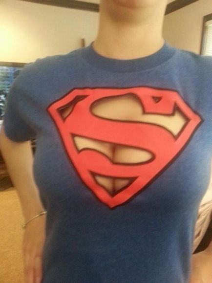 Scrisoarea pe tricoul superman este în mod clar superfluă (asortată)