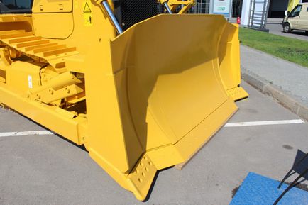 Бульдозер komatsu d65ex