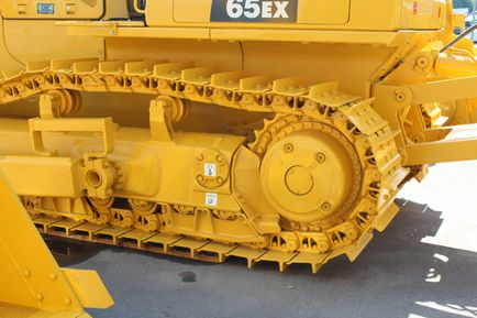 Бульдозер komatsu d65ex