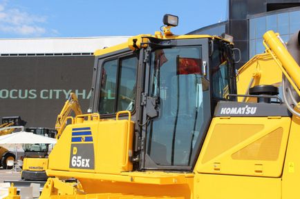 Бульдозер komatsu d65ex