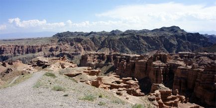 Jeep túra Charyn-ász „a sivatag és a hegyek», adrenalinic csend