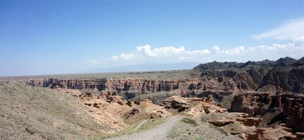 Jeep túra Charyn-ász „a sivatag és a hegyek», adrenalinic csend