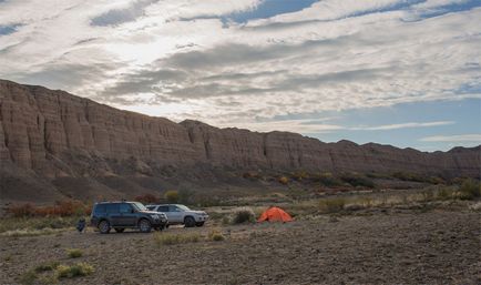 Jeep túra Charyn-ász „a sivatag és a hegyek», adrenalinic csend