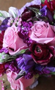 Фіолетовий букет нареченої ідеї і фото оформлення