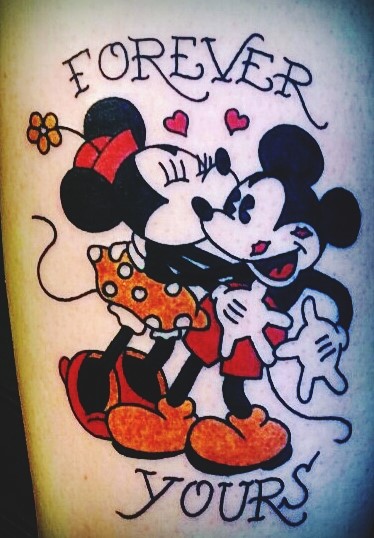 Fotografie și semnificația tattoo mickey mouse