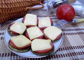 Фріттата з кабачками і томатами омлет в італійському стилі