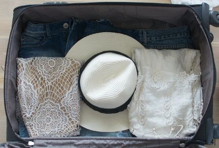 Un mod ingenios de a împacheta o pălărie într-o valiză!