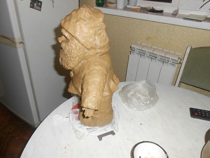 Gnome de sticle de plastic și papier-mache