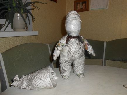 Gnome de sticle de plastic și papier-mache