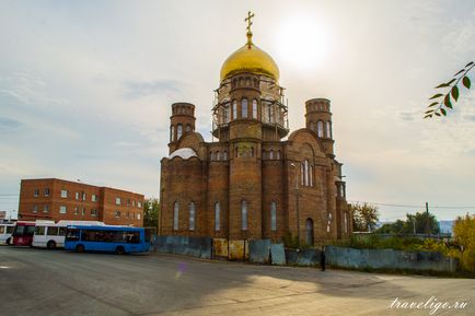 Munte ti-tiv și așezare roșie glinka, samara