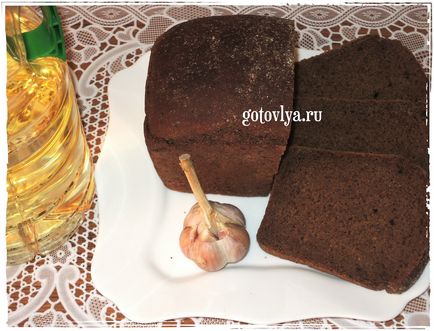 Грінки з часником з бородинского хліба, готовлюя
