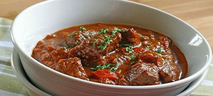 Goulash din carne de vită în stil maghiar - rețetă clasică