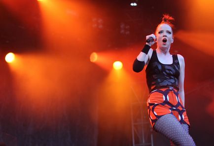 Interviu cu Shirley Manson care se desparte de o fată rea