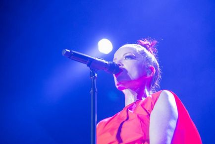 Interviu cu Shirley Manson care se desparte de o fată rea