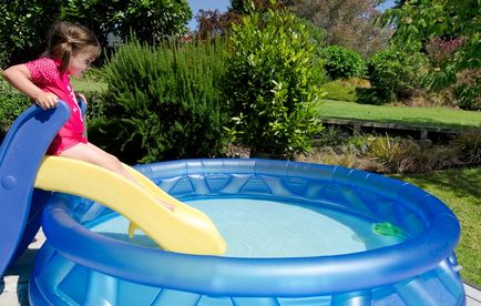 Cum să cureți apa în piscina gonflabilă