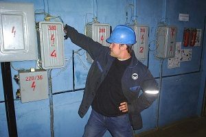 Ce poate fi o taxă de penalizare pentru plata cu întârziere a energiei electrice