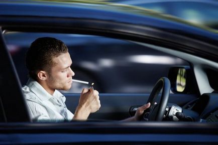 Як позбутися неприємного запаху в машині