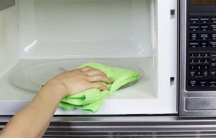 Cum să scăpați de mirosul în cuptorul cu microunde, îndepărtați fumul, îndepărtați și curățați mirosul neplăcut din cuptor,