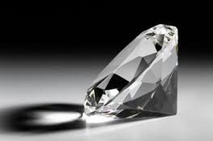 Cum să distingi un diamant de un zirconiu cubic