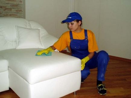 Як відмити і почистити меблі після проведення ремонту