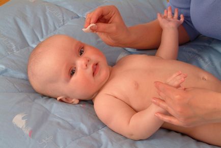 Cum să procesați corect ombilicul la nou-născut