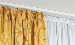 Hogyan kell telepíteni egy műanyag mennyezeti karnis (eresz) Hogyan kell telepíteni egy műanyag mennyezeti párkányok