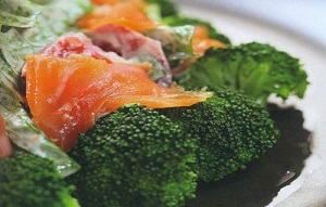 Cum să pregătiți o salată cu broccoli proaspeți